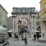 3 Bedroom Awesome Apartment In Pula