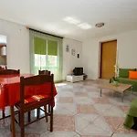 3 Bedroom Awesome Apartment In Pula
