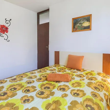 Apartment 3 Bedroom Awesome Apartment In Pula