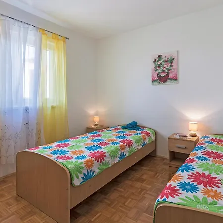 3 Bedroom Awesome In Pula