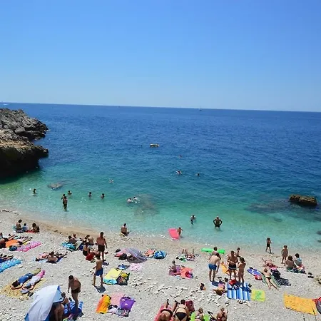 3 Bedroom Awesome In Apartamento Pula