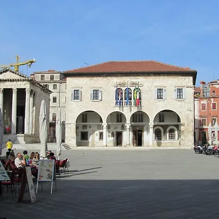 3 Bedroom Awesome In * Pula