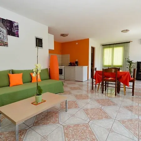 3 Bedroom Awesome In Apartamento Pula