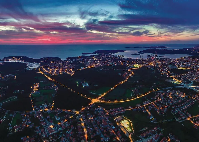 公寓 3 Bedroom Awesome In 普拉