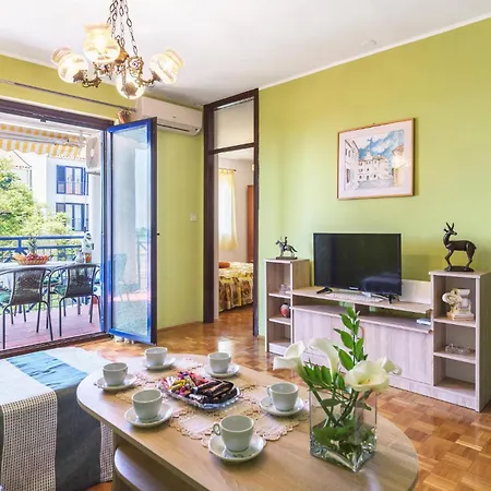 3 Bedroom Awesome In 아파트 풀라