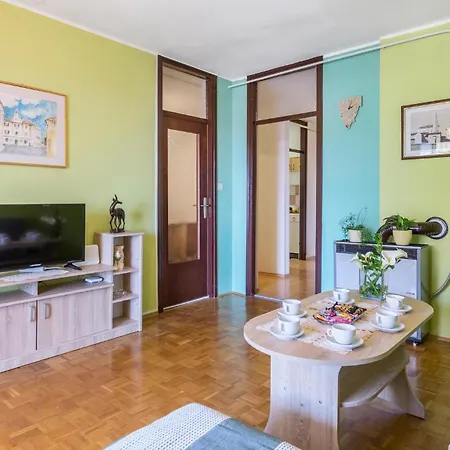 3 Bedroom Awesome Apartment In Pula