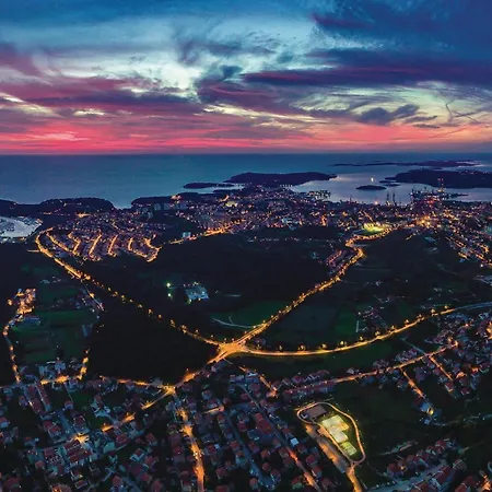 아파트 3 Bedroom Awesome In 풀라