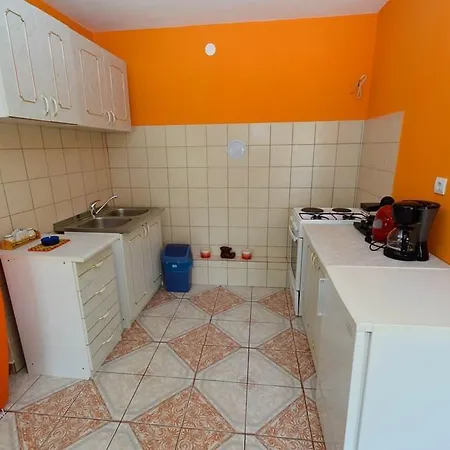 3 Bedroom Awesome In 아파트 풀라