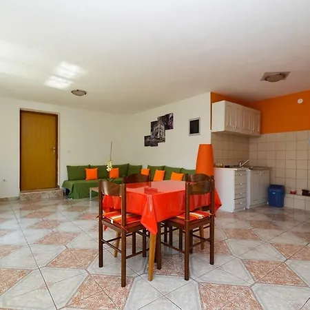 아파트 3 Bedroom Awesome In 풀라