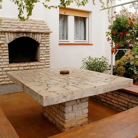 3 Bedroom Awesome In 아파트 풀라