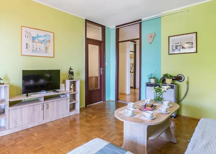 3 Bedroom Awesome Apartment In Pula