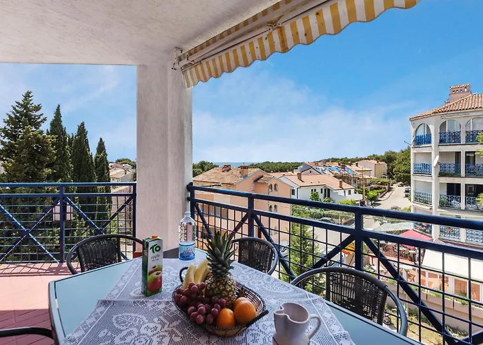 Apartment 3 Bedroom Awesome Apartment In Pula