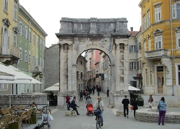 3 Bedroom Awesome Apartment In Pula