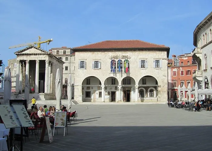 3 Bedroom Awesome Apartment In Pula * Pula