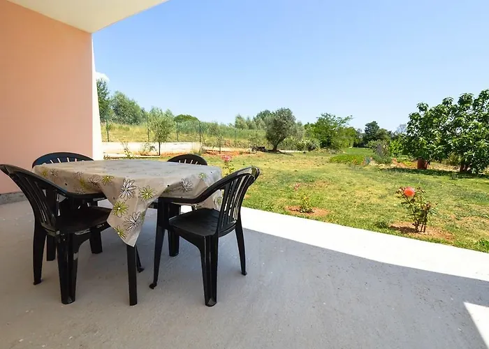 3 Bedroom Awesome Apartment In Pula *