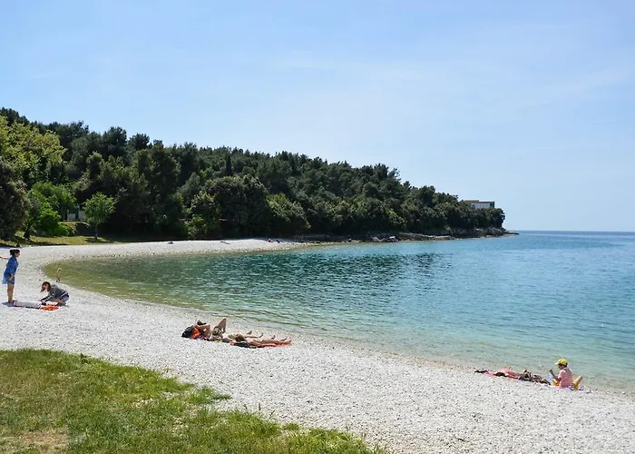 Apartment 3 Bedroom Awesome Apartment In Pula *