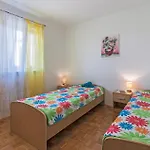 3 Bedroom Awesome In Πούλα