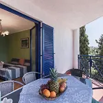 3 Bedroom Awesome In Πούλα