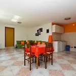 Διαμέρισμα 3 Bedroom Awesome In Πούλα