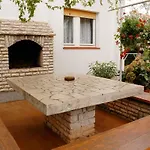 3 Bedroom Awesome In Διαμέρισμα Πούλα