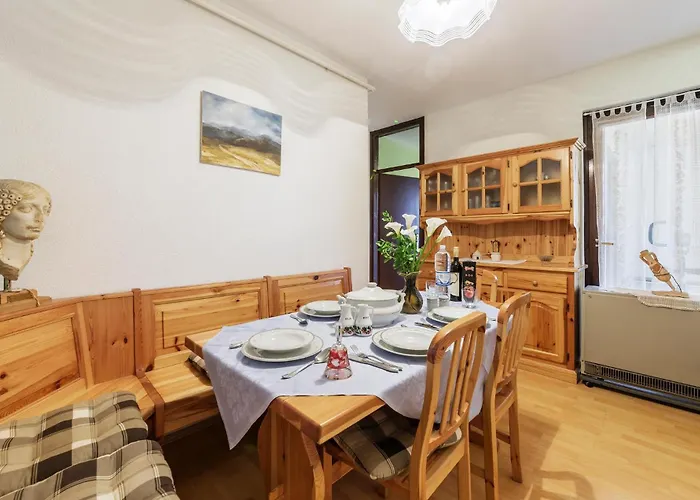 3 Bedroom Awesome In Appartement Pula