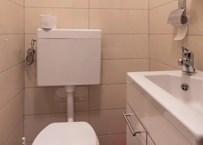 3 Bedroom Awesome In *