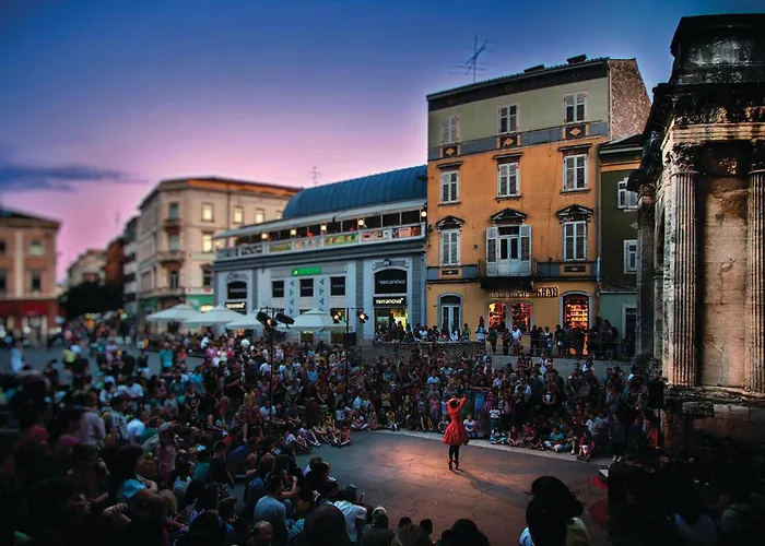 Appartement 3 Bedroom Awesome In *