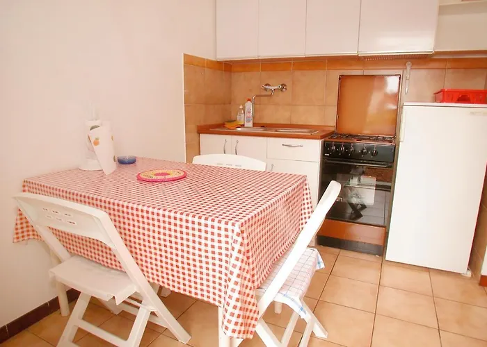 Appartement 3 Bedroom Awesome In Pula